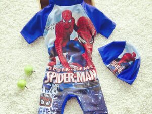 子供 水着 男の子 日焼け止め 紫外線カット ラッシュガード 半袖 連体水着 学校用水着 ボイーズ スーパーマン柄 S/M/Lサイズ